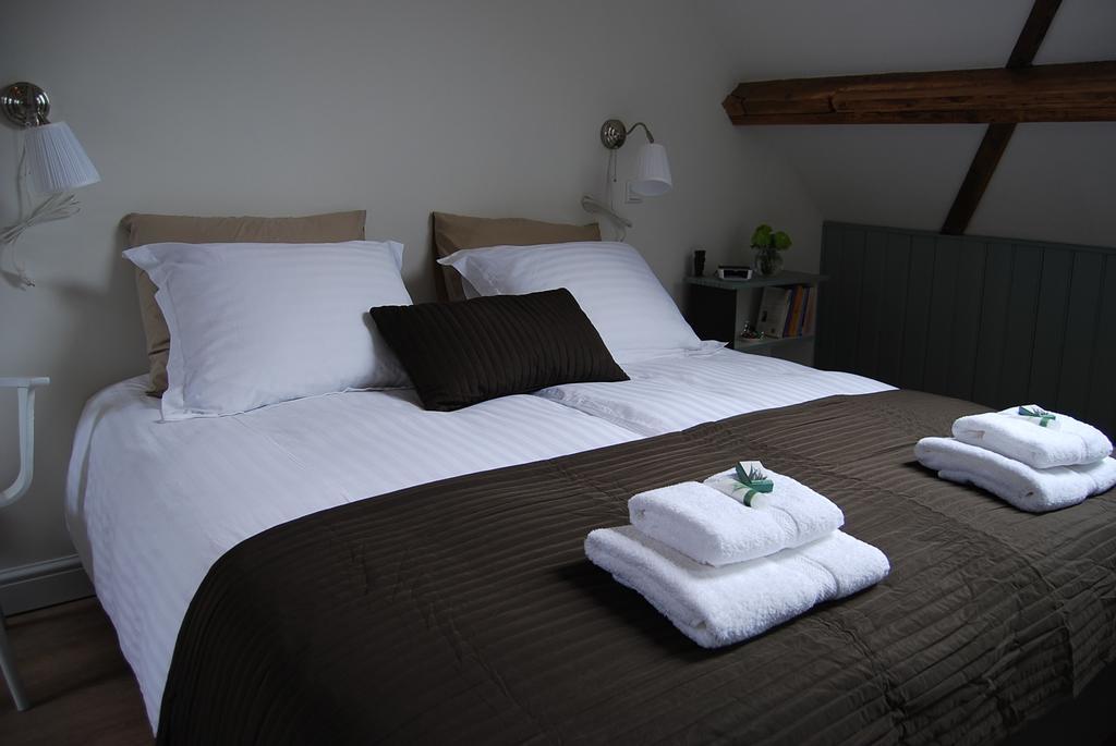 نوينين Bed & Breakfast Langlaar الغرفة الصورة